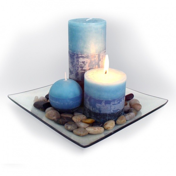 Darčekový set 3 sviečky, vôňa čučoriedka, na sklenenom podnose s kameňmi